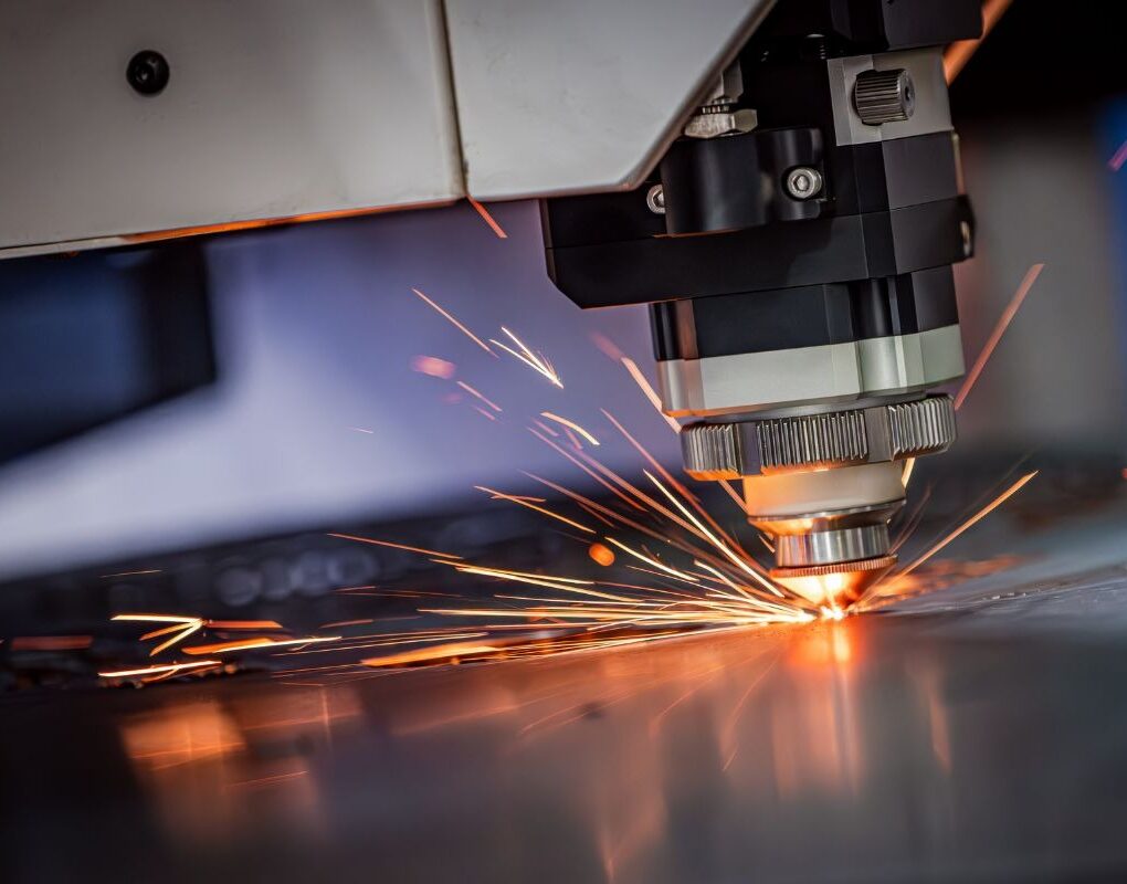 Wycinarka laserowa Fiber tnąca blachę – bezpieczny import laserów CO2 i Fiber z Chin